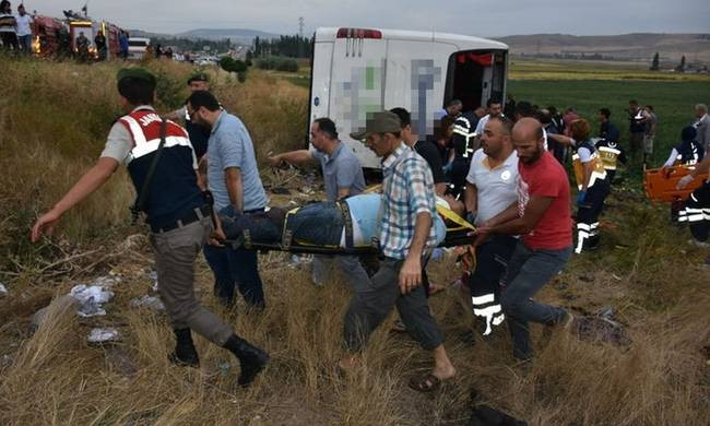Τουρκία: Τουλάχιστον πέντε νεκροί και δεκάδες τραυματίες από ανατροπή λεωφορείου (βίντεο)